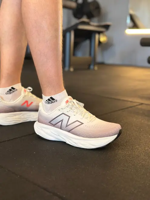 TÊNIS M1080V14 NEW BALANCE FRESH FOAM 1080 MARROM
